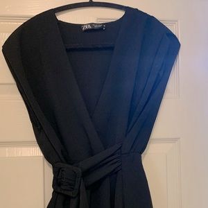 Asymmetrical belted  black tank